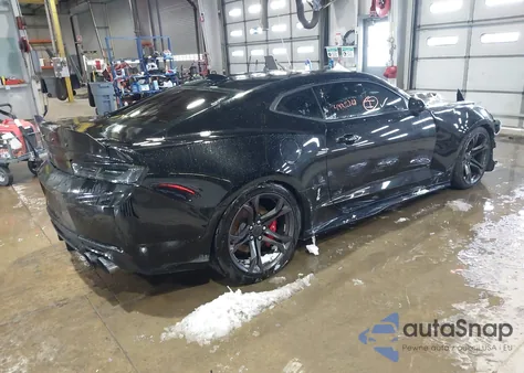 2018 Chevrolet Camaro 1Ss z USA, uszkodzony, nr VIN 1G1FE1R71J0142997